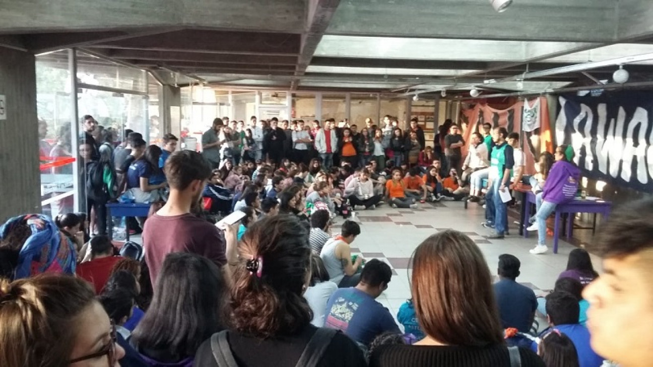 imagen Tomaron más facultades de la UNCUYO para apoyar el reclamo docente