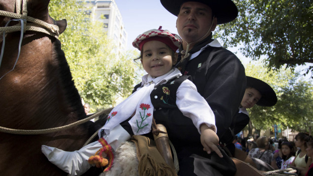 imagen El Carrusel renovó su compromiso con el color y la tradición