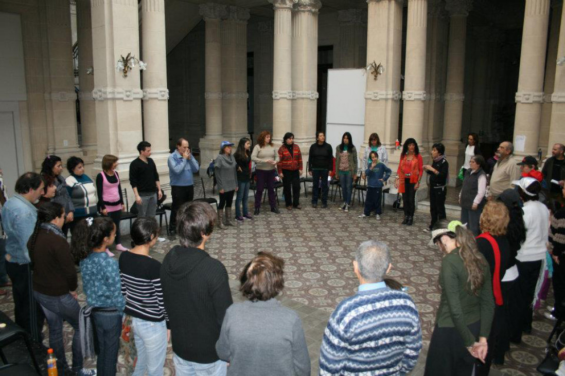 imagen "Combatiendo la violenta desigualdad, el teatro comunitario está..."