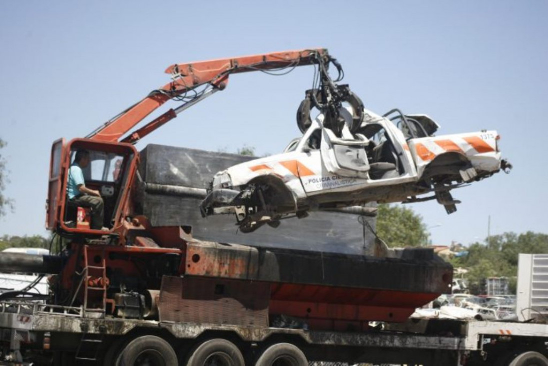 imagen Antes de fin de año, 10 mil autos abandonados serán convertidos en chatarra
