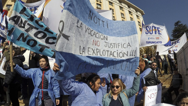 imagen La movilización de estatales a Casa de Gobierno fue el cierre de las tres jornadas de paro