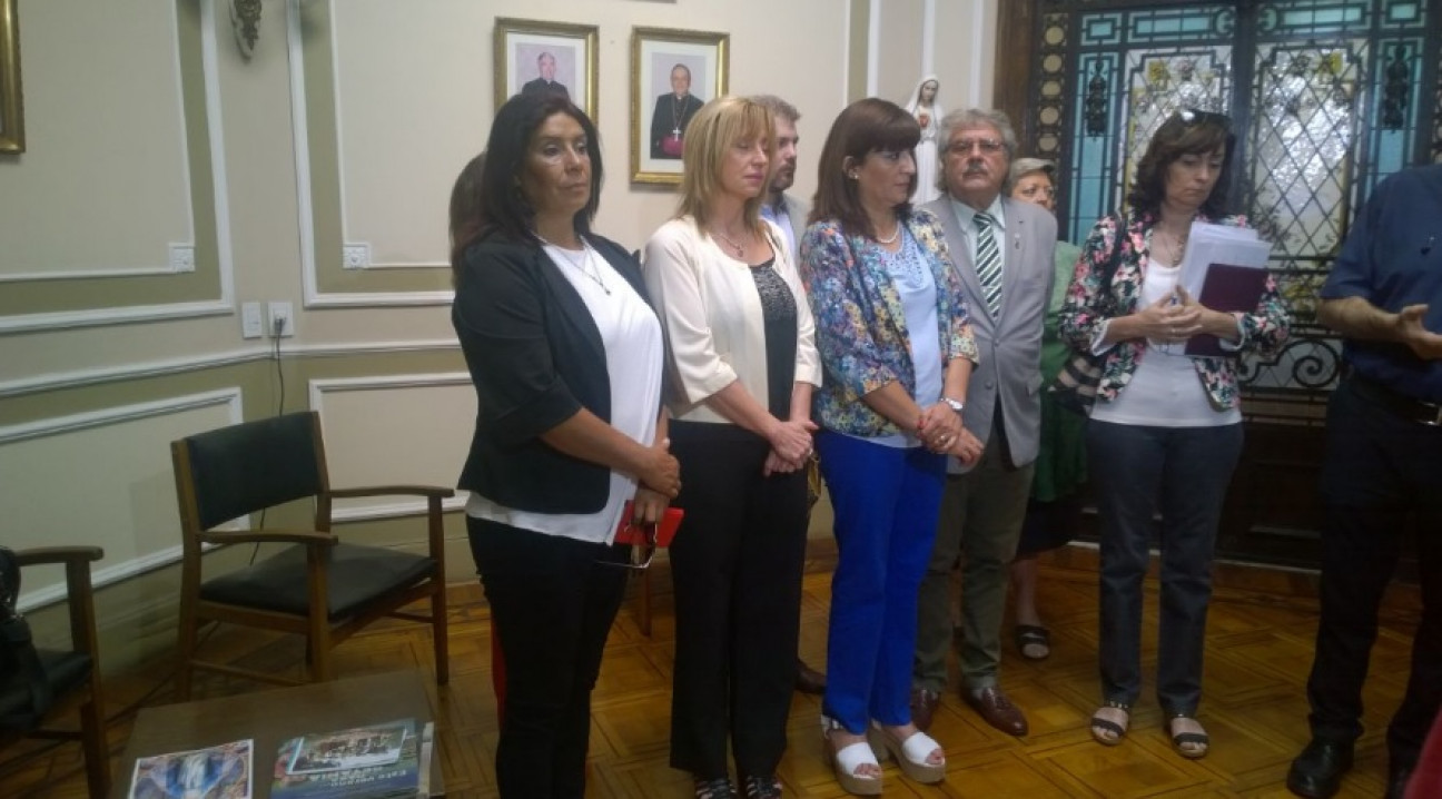 imagen Legisladores se reúnen con el arzobispo para analizar el caso Próvolo