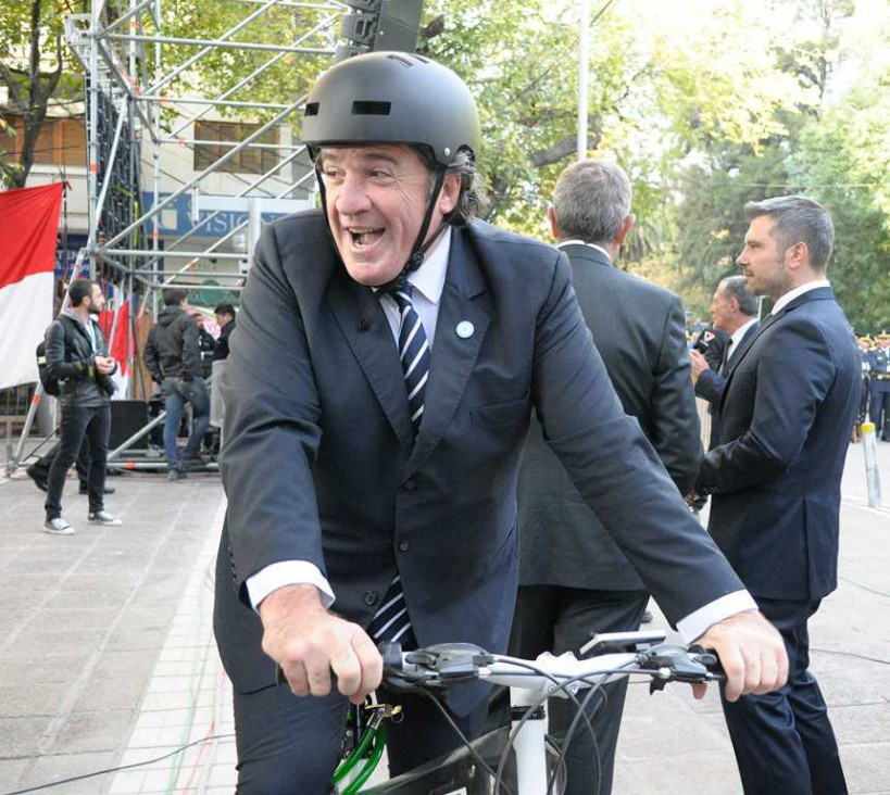 imagen Ramón llegó en la "ramocleta" y criticó a Cornejo
