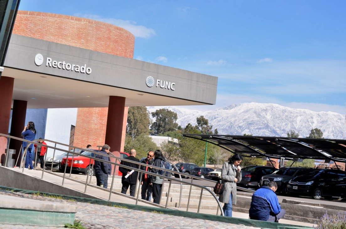 imagen Regularizarán la situación de auxiliares de gestión de la UNCUYO