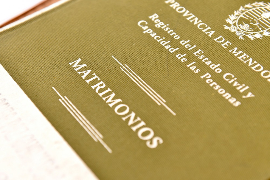 imagen Casamientos móviles: empleadas y empleados del Registro Civil rindieron para celebrar matrimonios