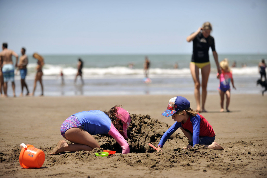imagen Furor en la Costa argentina por las remeras "inteligentes"