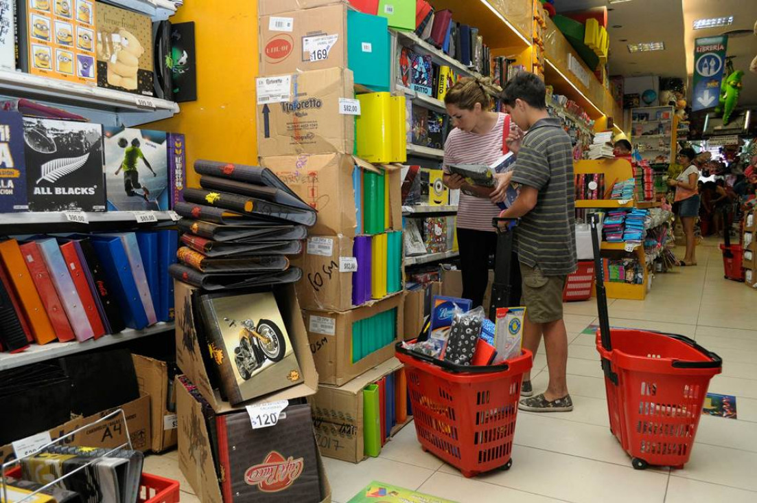 imagen Se necesitan entre $ 350 y $ 550 para comprar la canasta escolar