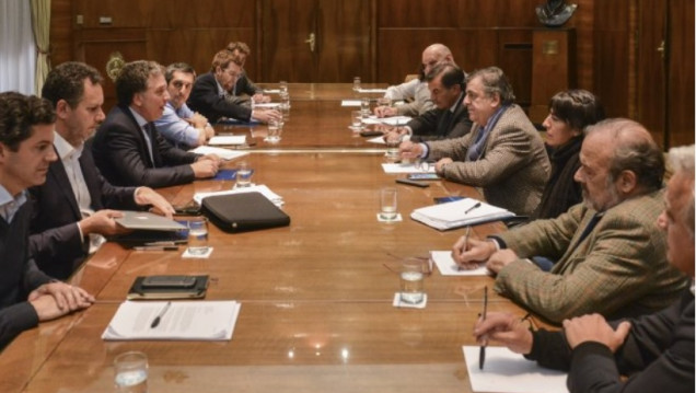 imagen Dujovne ya afina el lápiz para el Presupuesto 2019
