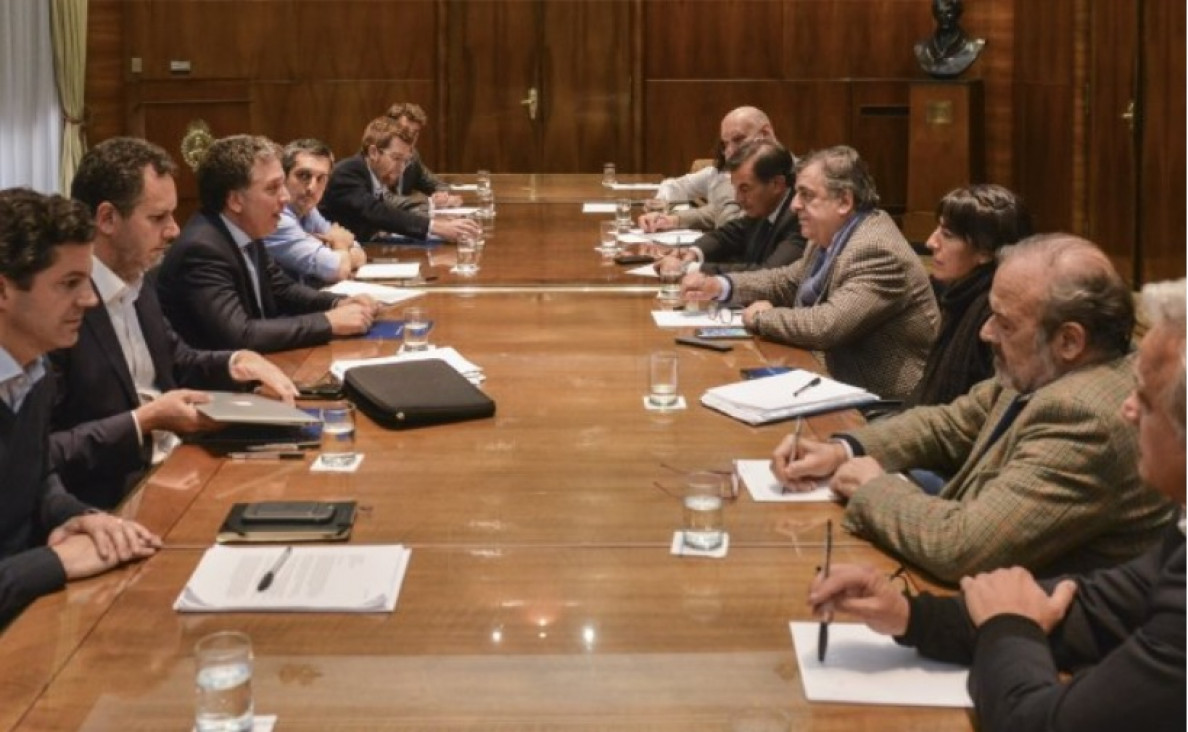 imagen Dujovne ya afina el lápiz para el Presupuesto 2019