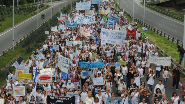 imagen 400 mil docentes en plaza de Mayo