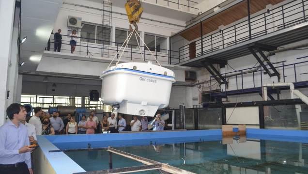 imagen Fabricaron en Argentina el primer robot solar que recolecta residuos flotantes e hidrocarburos en cuerpos de agua