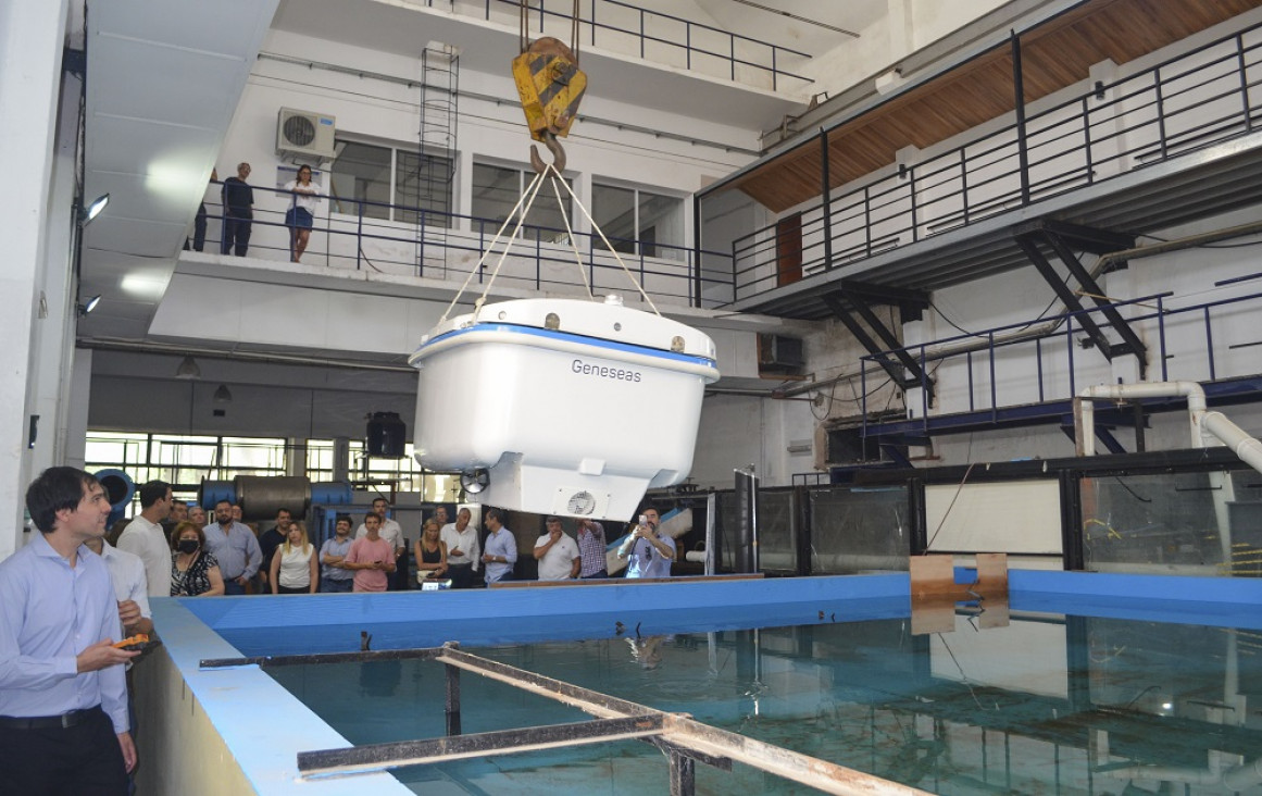 imagen Fabricaron en Argentina el primer robot solar que recolecta residuos flotantes e hidrocarburos en cuerpos de agua
