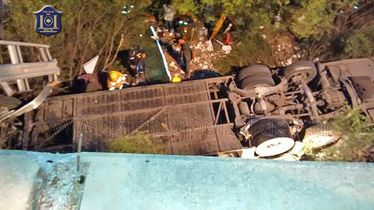 imagen Duelo nacional por el accidente del micro de Gendarmería