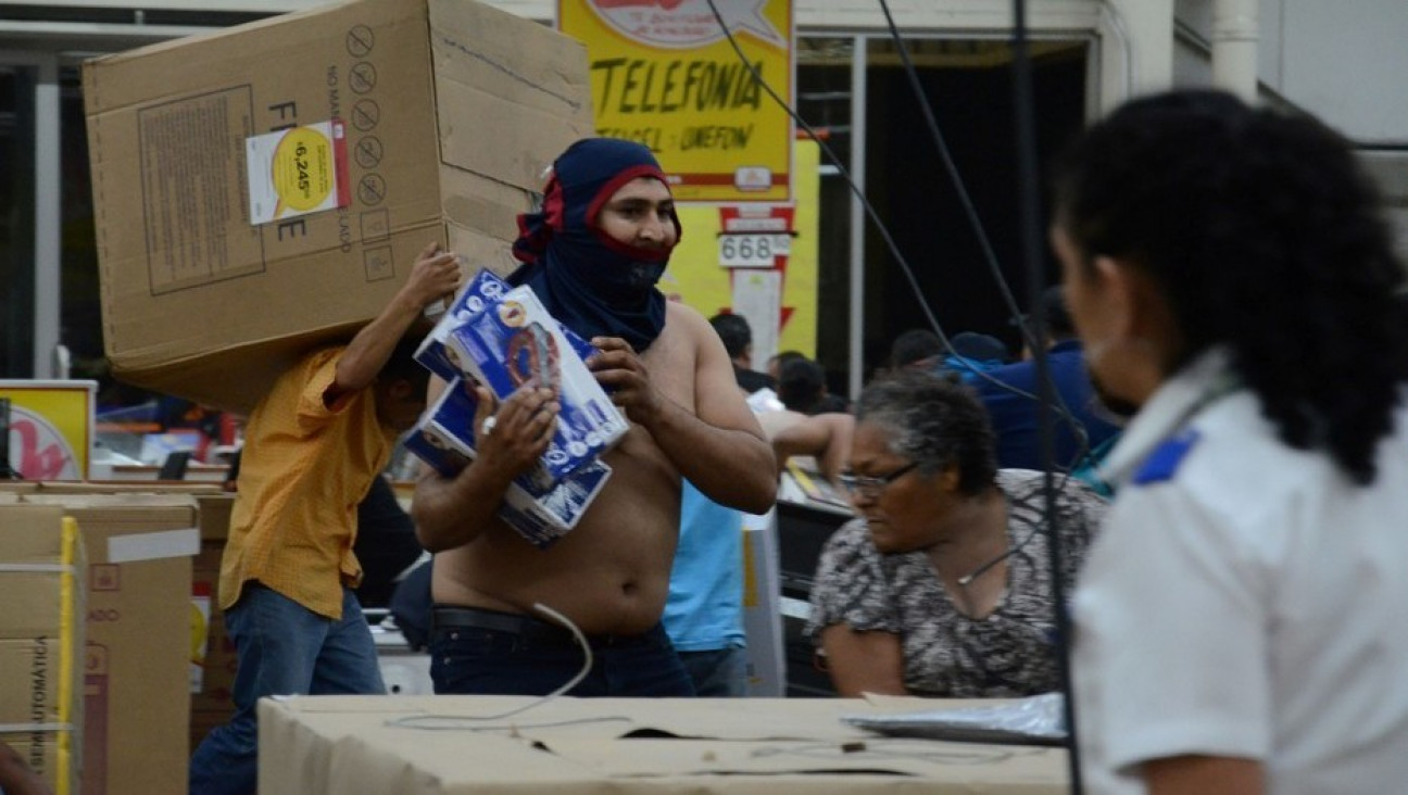 imagen Caos en varios Estados de México por el "gazolinazo"