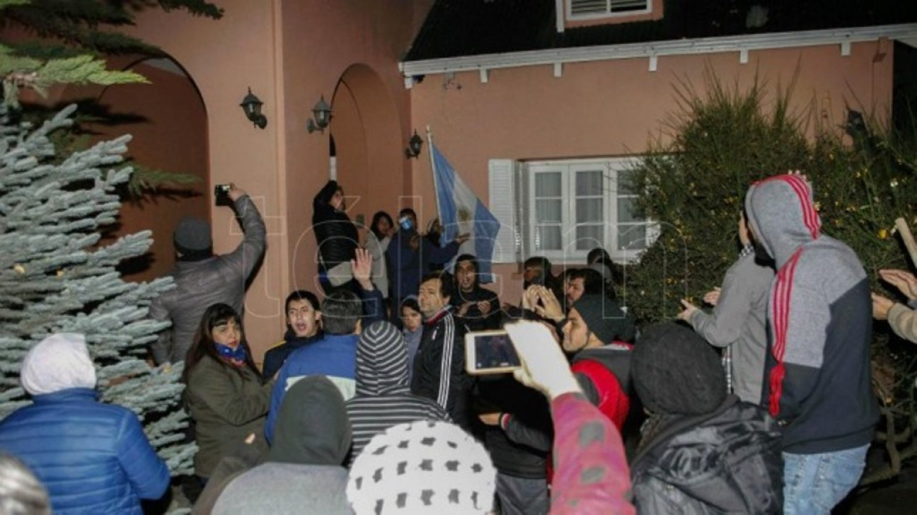 imagen Santa Cruz: repudio, denuncias y promesas de ayuda económica