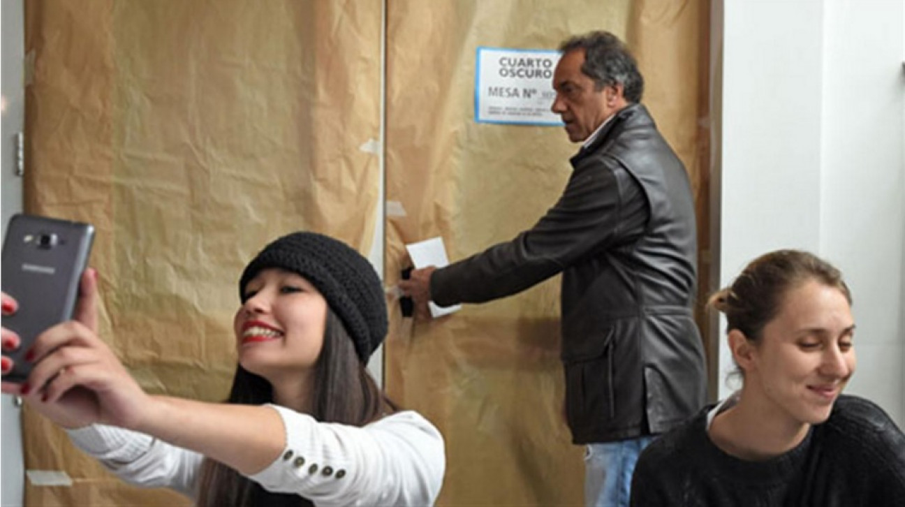 imagen Scioli se llevó una boleta del cuarto oscuro "como recuerdo"