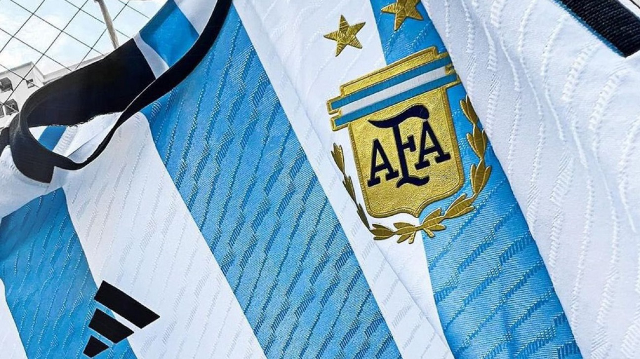 imagen De Sudáfrica 2010 a Qatar 2022, la camiseta argentina subió más del 6000 %