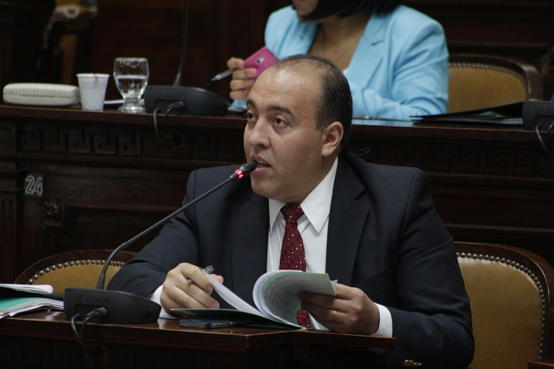 imagen Un senador advirtió que Cornejo deberá excluírse de una posible reelección