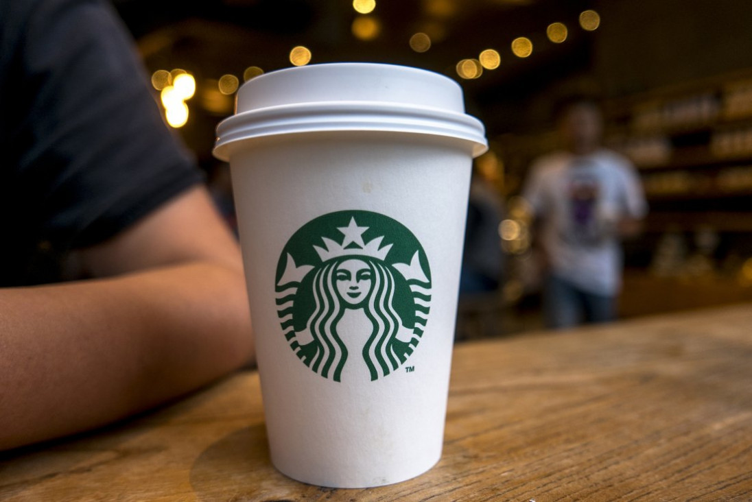 imagen Pasó en Argentina: en un local de Starbucks "robaban" bitcoins