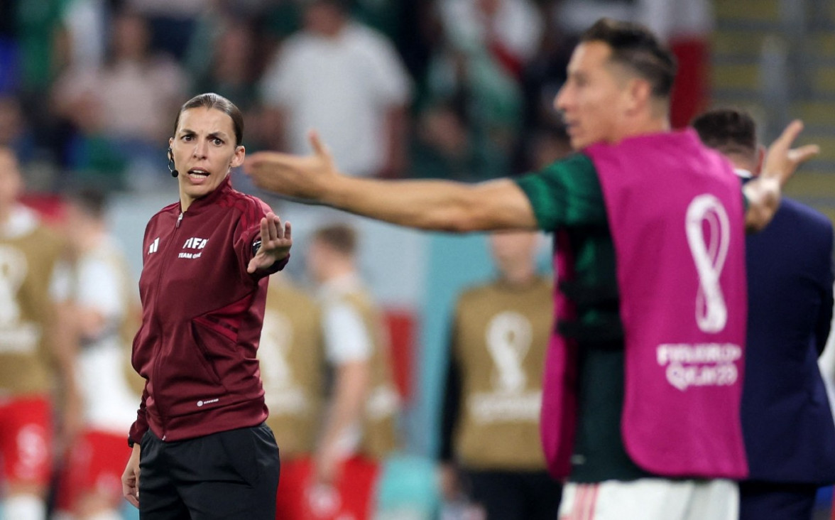 imagen Por primera vez, una mujer estará a cargo del arbitraje en un mundial de fútbol masculino