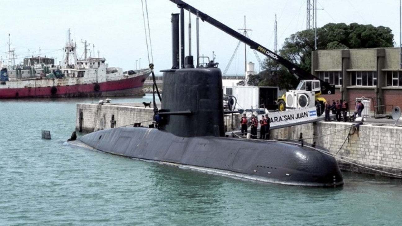 imagen Cinco buques siguen buscando al submarino