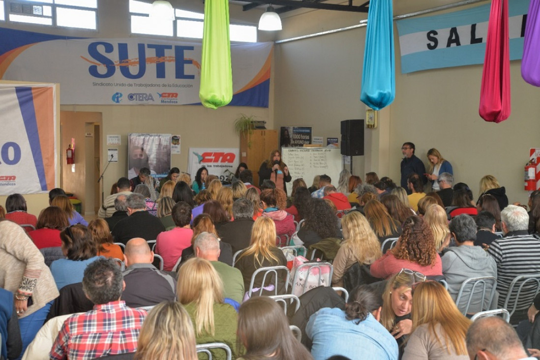 imagen El SUTE aceptó la última oferta salarial del Gobierno y se descarta un nuevo paro docente