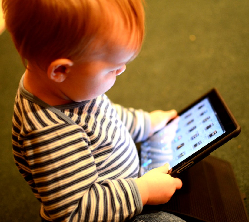 imagen Por qué no hay que exponer a niños menores de 2 años a dispositivos electrónicos