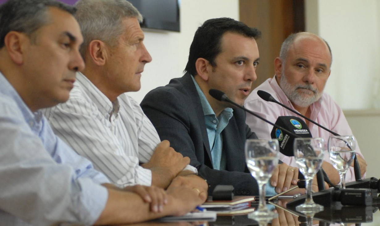 imagen García Zalazar auxiliará a Cornejo arreglando las escuelas