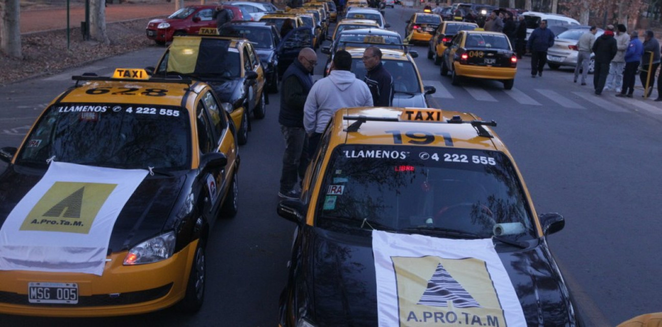 imagen Remises truchos, el nuevo frente abierto de los taxistas con el Gobierno