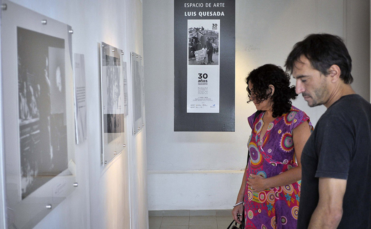 imagen Continúa  la muestra  por los 30 años de democracia en el CICUNC