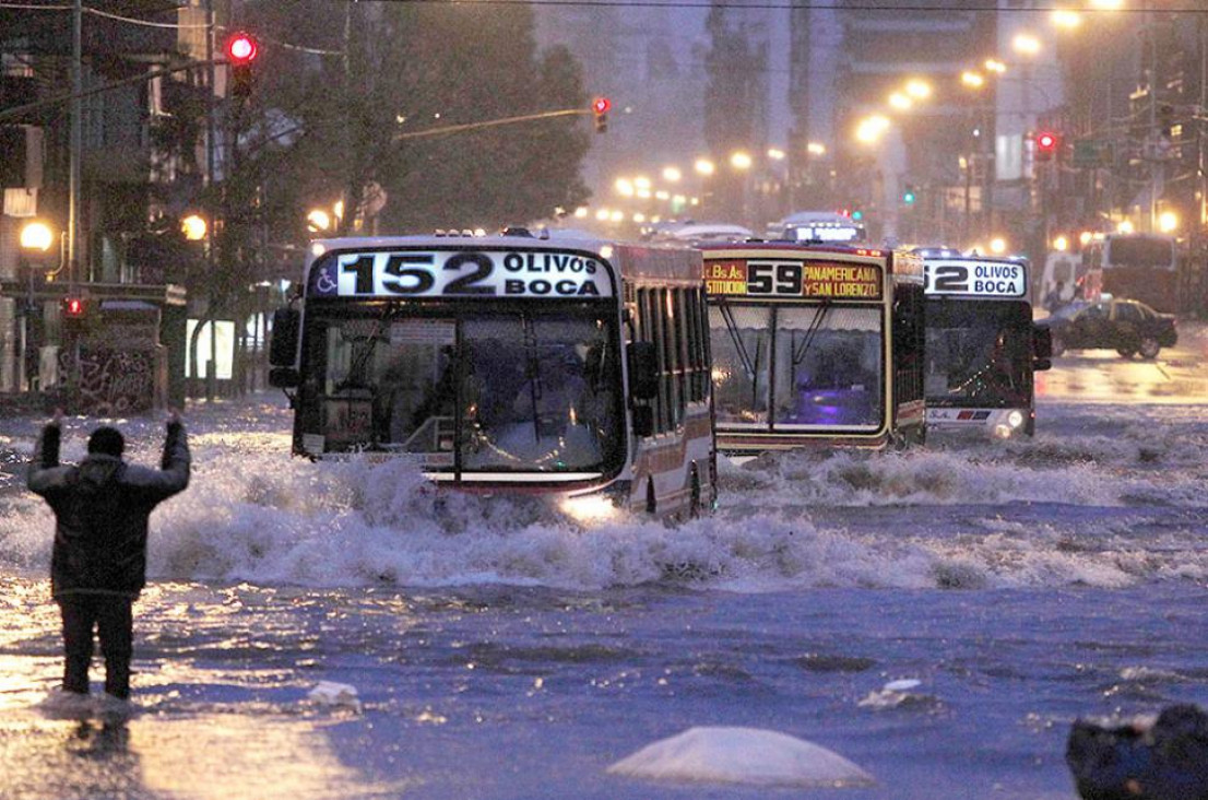 imagen Cambian centros de votación por el temporal en Buenos Aires