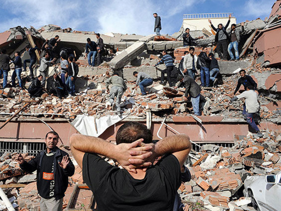 imagen Ya son 366 los muertos y miles los damnificados por el sismo en Turquía