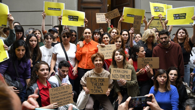imagen Con una movilización para apoyarla, Fardín escuchó la declaración de Darthés, que negó todo 