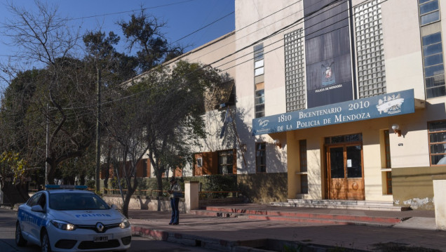 imagen Cuatro comisarios sumariados por irregularidades