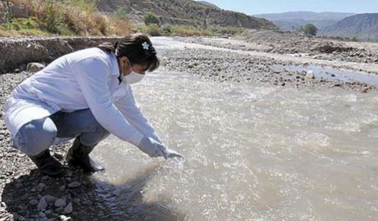 imagen El derrame de la Barrick envenenó el agua de Jáchal
