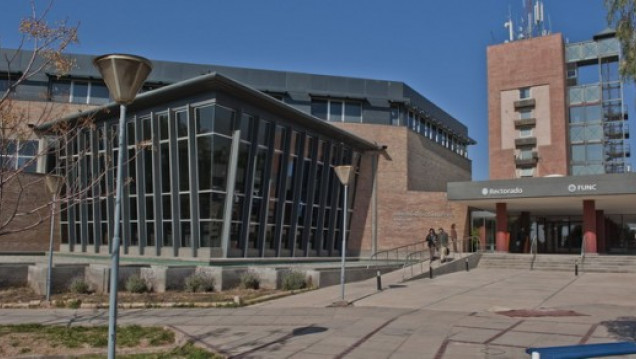 imagen La UNCuyo ayuda a la inserción laboral de graduados en la provincia