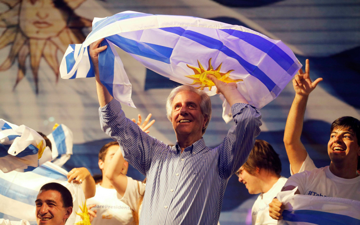 imagen Segunda vuelta en Uruguay: Vázquez y Lacalle cerraron sus campañas 
