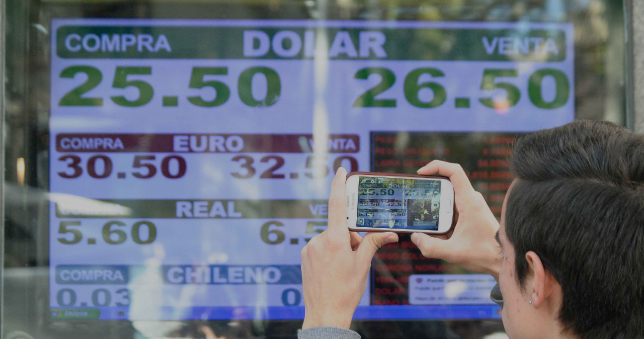 imagen Suba récord del dólar tras el acuerdo con el FMI