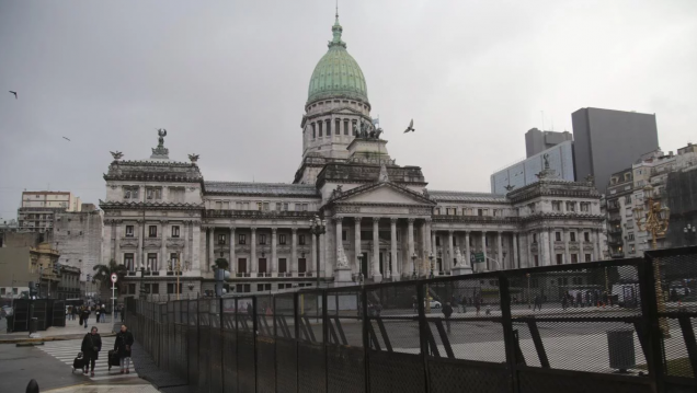 imagen Más vallas y nuevas precauciones: así está el Congreso