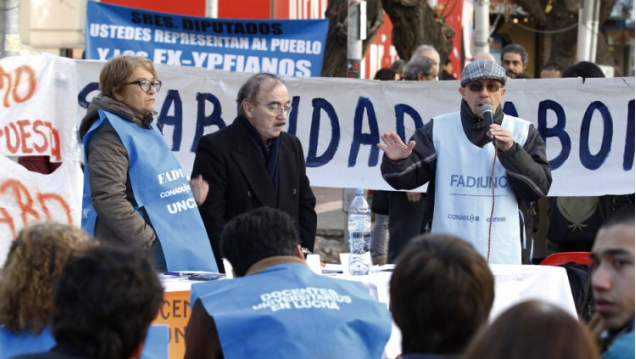 imagen El paro de los docentes universitarios seguirá una semana más