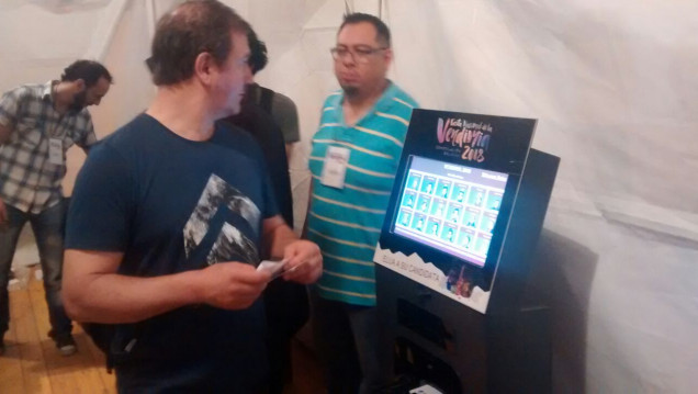 imagen El voto electrónico no logró agilizar la elección de la nueva Reina