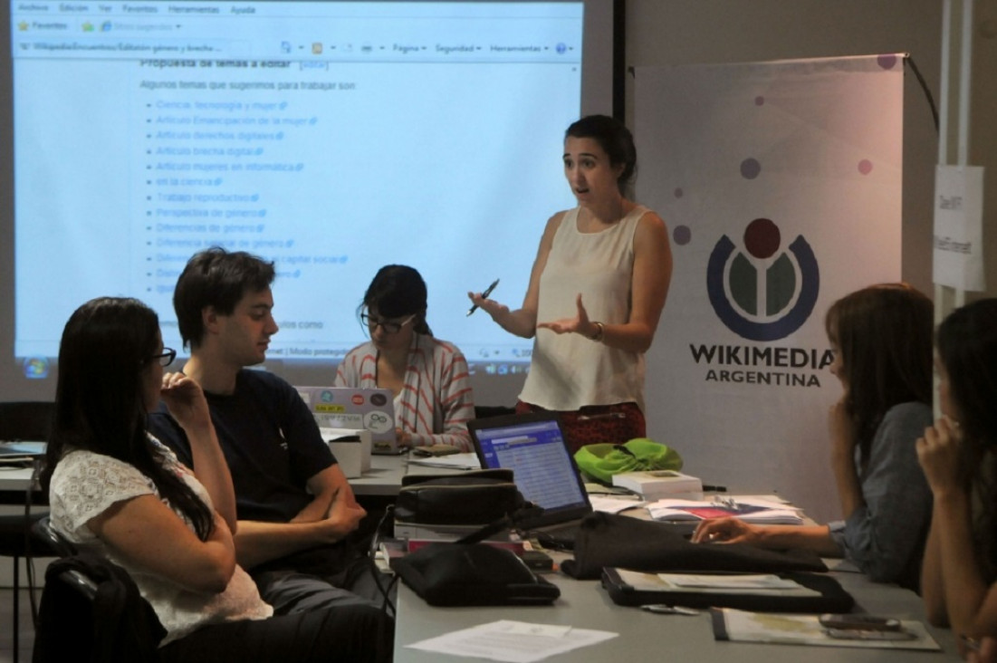 imagen Al analizar Wikipedia, estudiantes tienen interés por la brecha de género, el sesgo y los derechos humanos