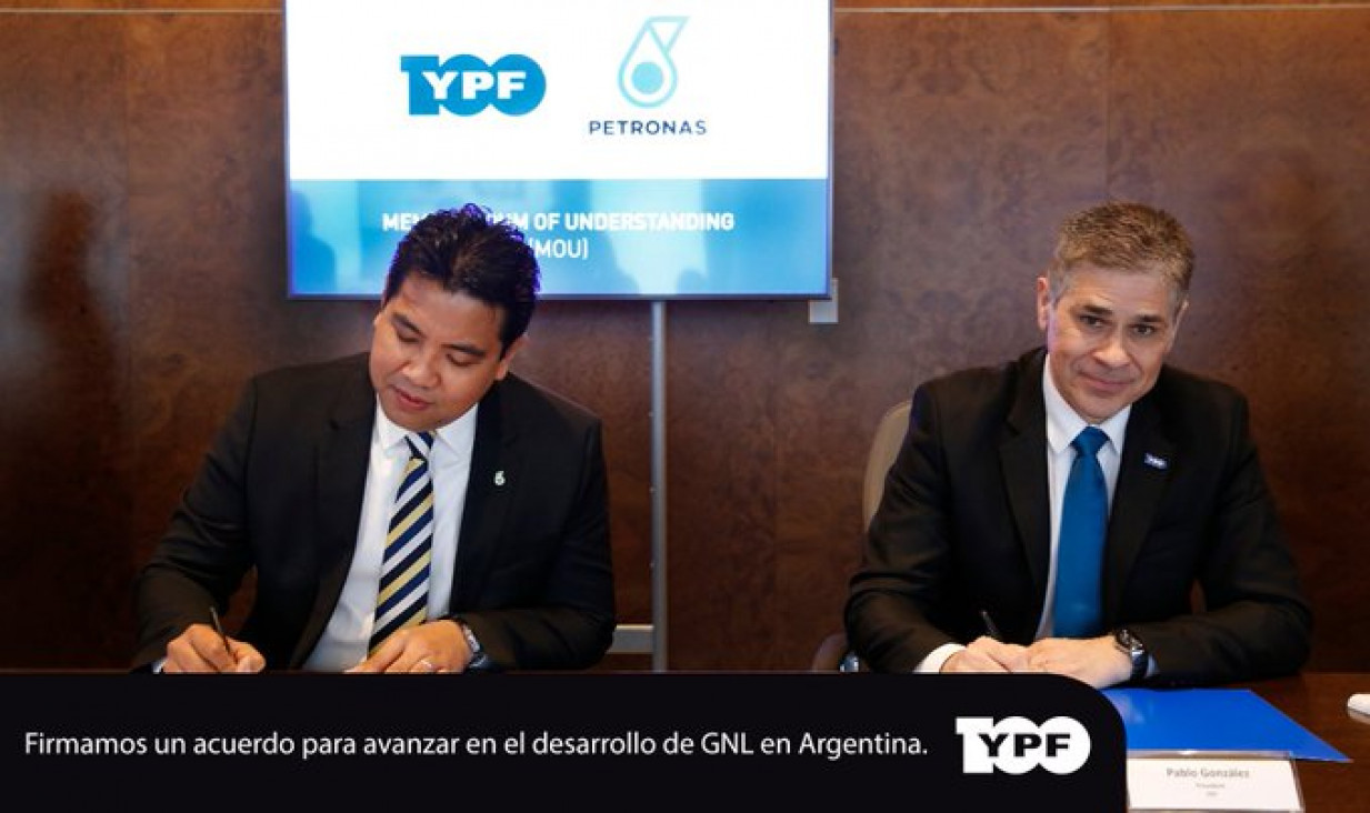 imagen YPF anunció una alianza con Petronas en un proyecto de GNL: prevén inversión inicial de US$ 10.000 millones