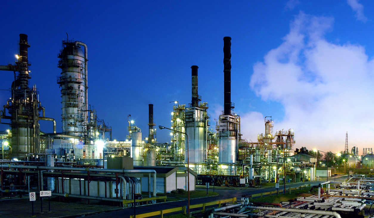 imagen Gobernadores de provincias petroleras quieren saber qué hará Macri con YPF
