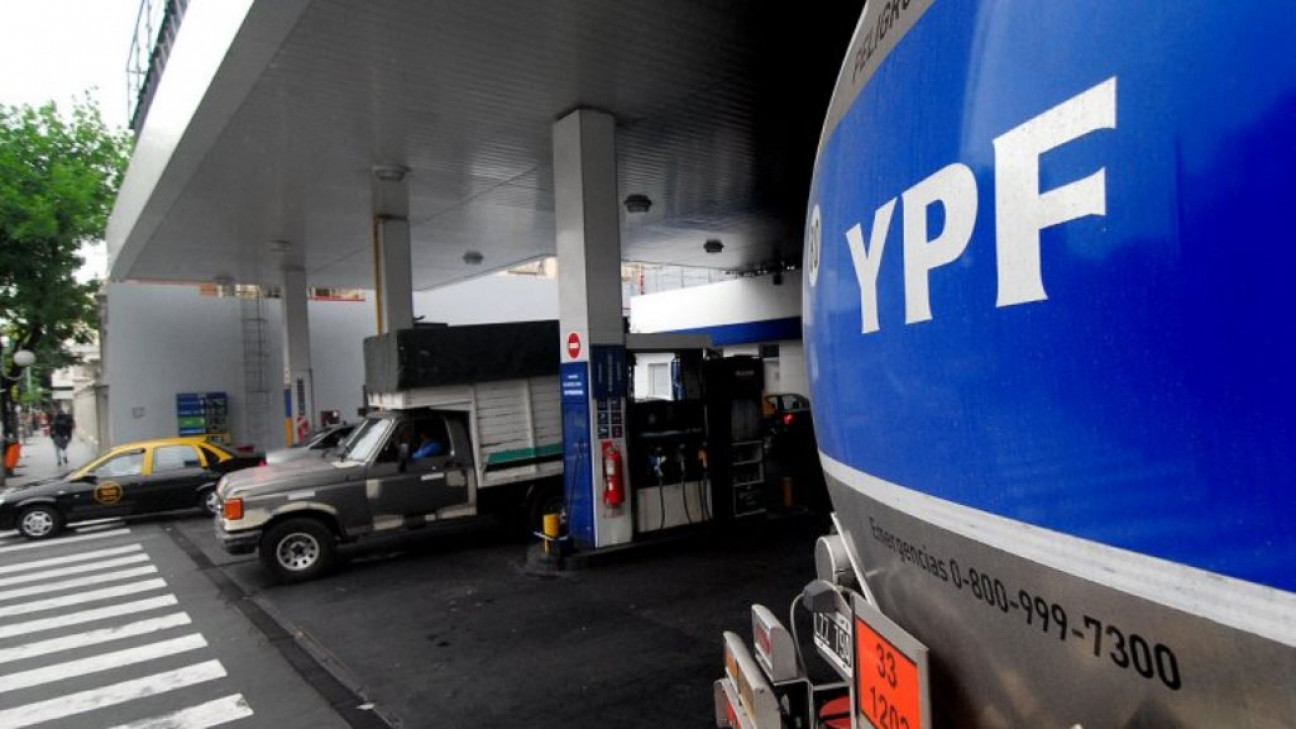 imagen ¿Un guiño para el consumidor? YPF bajó 1,5 % el precio de sus naftas 