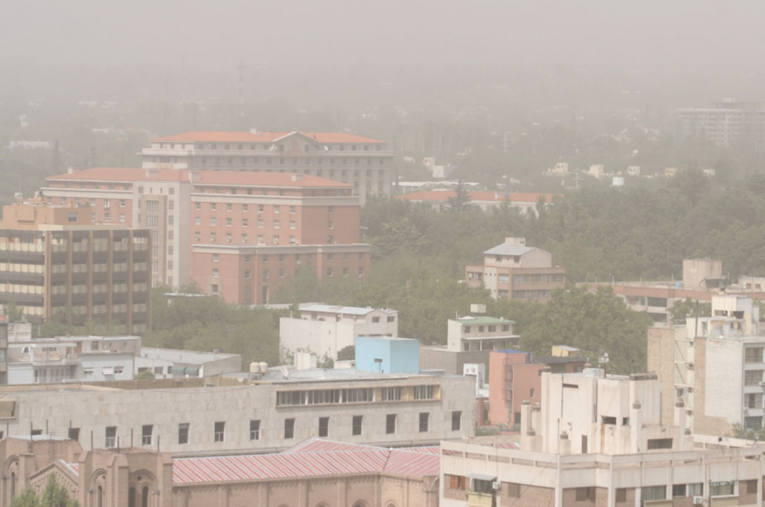 imagen Suspenden las clases en el Gran Mendoza y en el Uco por alerta naranja de Zonda